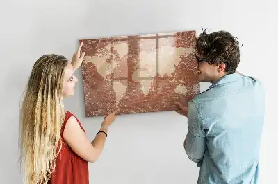 Mappa del mondo su mattoni lavagna magnetica per disegnare