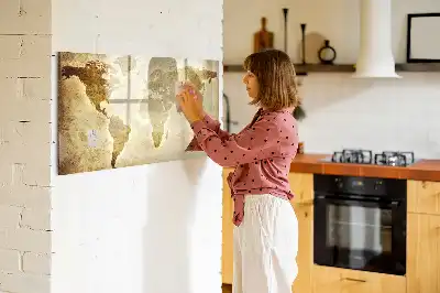 Lavagna magnetica con stampa di una vecchia mappa del mondo