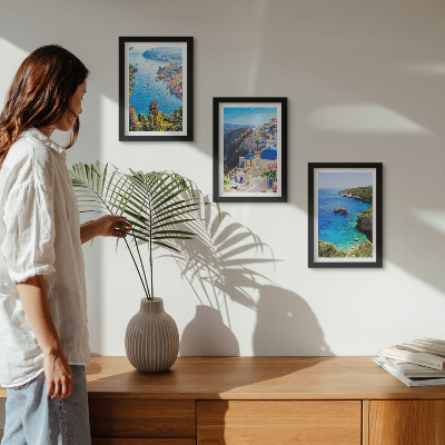 Composizione di 3 quadri Panorami costieri greci e la cittadina di Oia a Santorini.
