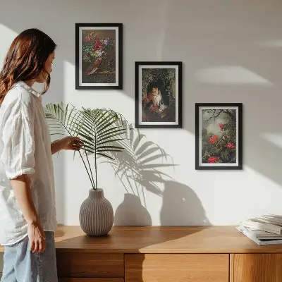 Trittico di quadri incorniciati con stampa vintage di fiori, gatti e piante