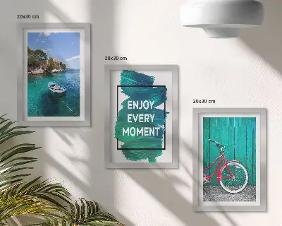 Trittico incorniciato vista del mare con barca, bicicletta e iscrizione motivazionale