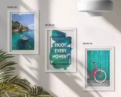 Trittico incorniciato vista del mare con barca, bicicletta e iscrizione motivazionale