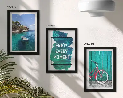 Trittico incorniciato vista del mare con barca, bicicletta e iscrizione motivazionale