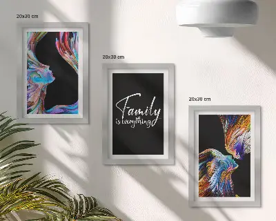 Composizione di 3 quadri ritratti di persone con motivi colorati e scritta sulla famiglia
