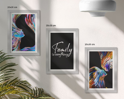 Composizione di 3 quadri Ritratti di persone in motivi colorati e una scritta sulla famiglia