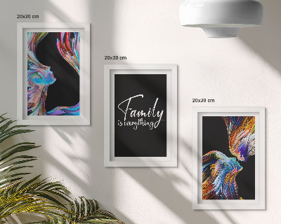Composizione di 3 quadri Ritratti di persone in motivi colorati e una scritta sulla famiglia