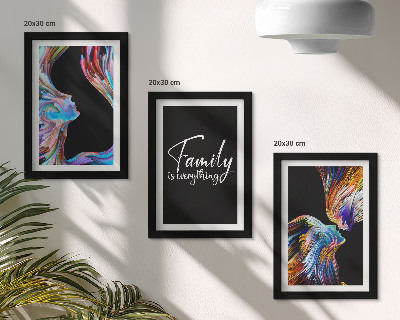 Composizione di 3 quadri Ritratti di persone in motivi colorati e una scritta sulla famiglia