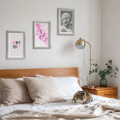 Composizione di 3 quadri con astrazione ad acquerello, slogan ispiratore e scultura antica