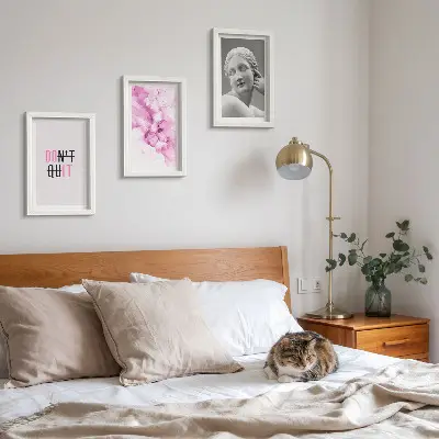 Composizione di 3 quadri con astrazione ad acquerello, slogan ispiratore e scultura antica