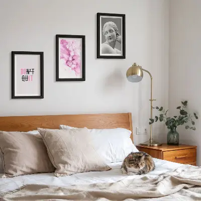 Composizione di 3 quadri con astrazione ad acquerello, slogan ispiratore e scultura antica