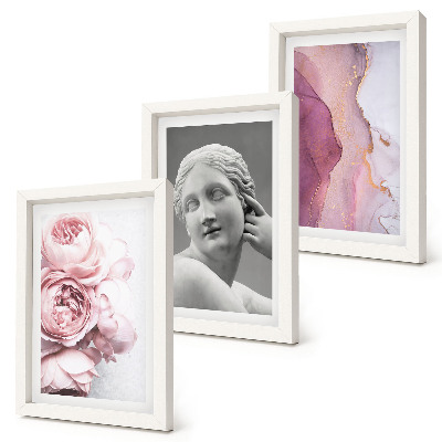 Trittico incorniciato Scultura romantica di peonie raffigurante una donna astratta
