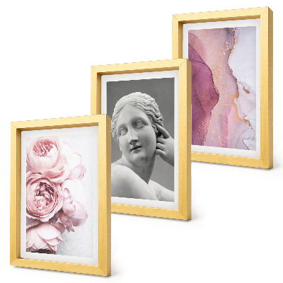Trittico incorniciato Scultura romantica di peonie raffigurante una donna astratta