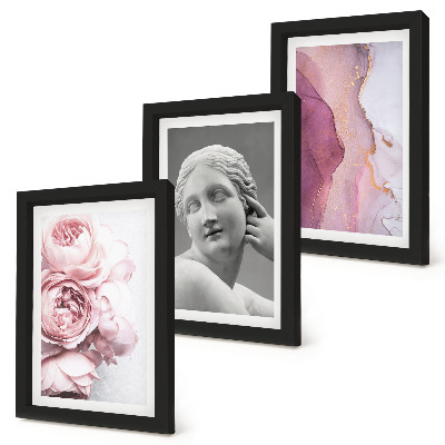 Trittico incorniciato Scultura romantica di peonie raffigurante una donna astratta
