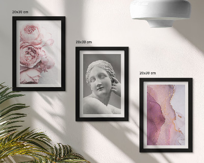 Trittico incorniciato Scultura romantica di peonie raffigurante una donna astratta