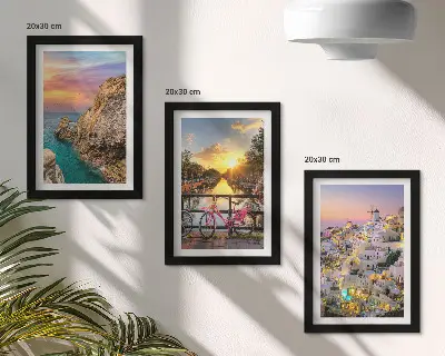Vista sul mare con tramonto e sulla città trittico incorniciato