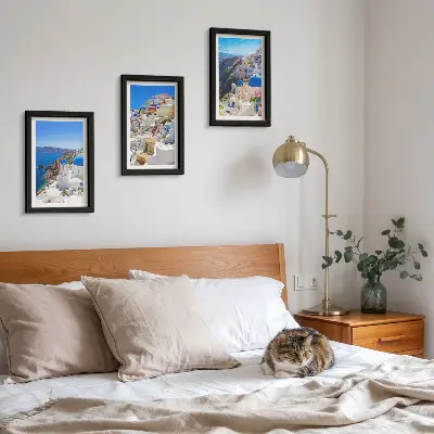 Composizione di 3 quadri vedute di architettura paesaggistica della città di Oia a Santorini in Grecia