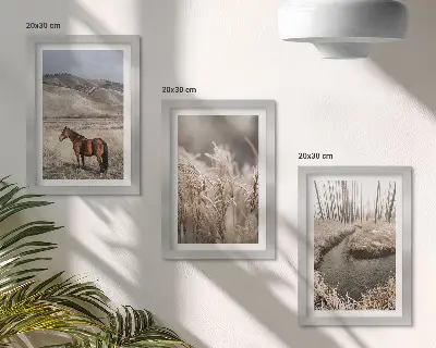 Trittico di quadri cavalli in un paesaggio con prati e ruscello invernale