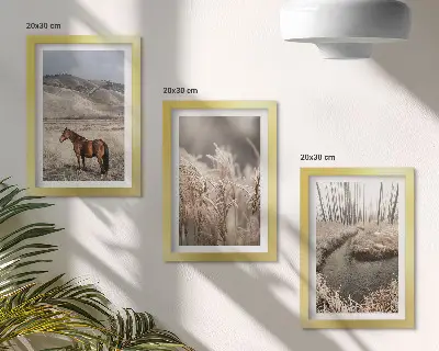 Trittico di quadri cavalli in un paesaggio con prati e ruscello invernale
