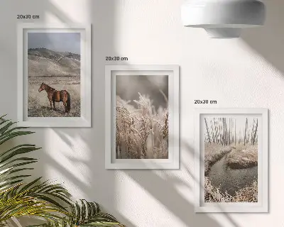 Trittico di quadri cavalli in un paesaggio con prati e ruscello invernale