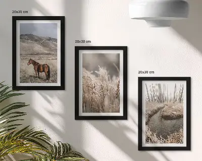 Trittico di quadri cavalli in un paesaggio con prati e ruscello invernale