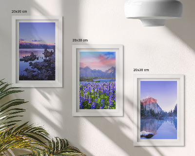 Trittico incorniciato Paesaggi montani con acqua, cielo e un campo di fiori