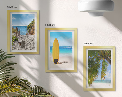 Composizione di 3 quadri Immagini di vacanza della spiaggia, delle onde e delle palme ai tropici.