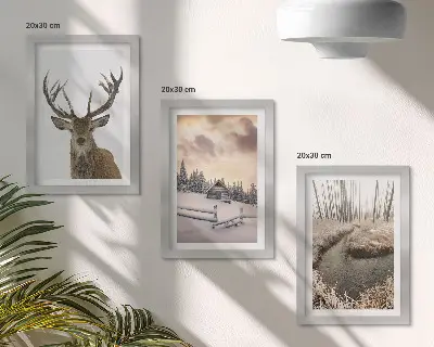 Trittico incorniciato raffigurante paesaggio invernale con tana di cervi e ruscello