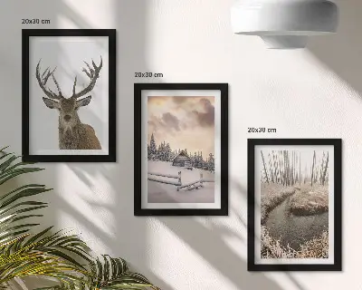 Trittico incorniciato raffigurante paesaggio invernale con tana di cervi e ruscello