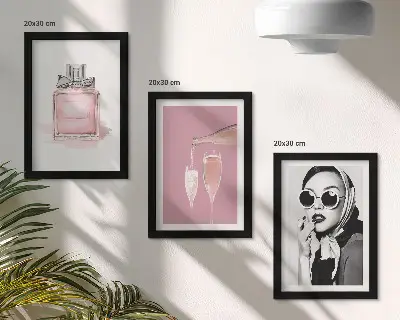 Composizione di 3 quadri con eleganti accessori femminili nelle tonalità del rosa