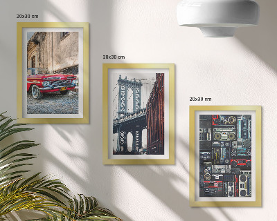 Composizione di 3 quadri Una vecchia auto in strada vicino al ponte di Brooklyn e apparecchiature audio retrò.