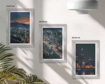 Trittico incorniciato Vista notturna della città dalle montagne, con i grattacieli sullo sfondo.