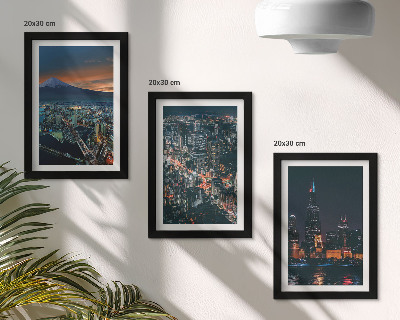 Trittico incorniciato Vista notturna della città dalle montagne, con i grattacieli sullo sfondo.