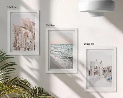 Trittico incorniciato raffigurante piante costiere, onde del mare e case bianche