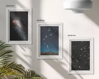 Trittico di quadri con illustrazione della galassia e segno zodiacale dell'Acquario