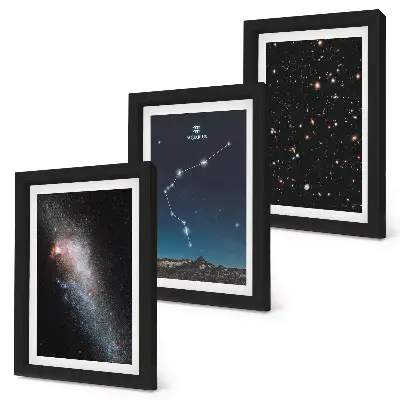 Trittico di quadri con illustrazione della galassia e segno zodiacale dell'Acquario