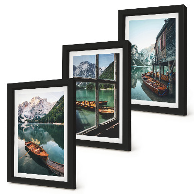 Trittico incorniciato Veduta di un lago di montagna con barche e una casa in riva all'acqua.