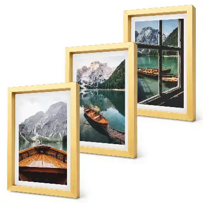 Composizione di 3 quadri con veduta di un lago di montagna con barche e una finestra sullo sfondo