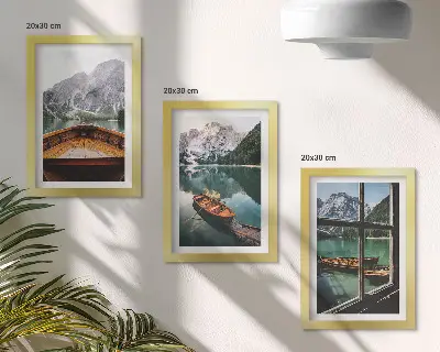 Composizione di 3 quadri con veduta di un lago di montagna con barche e una finestra sullo sfondo