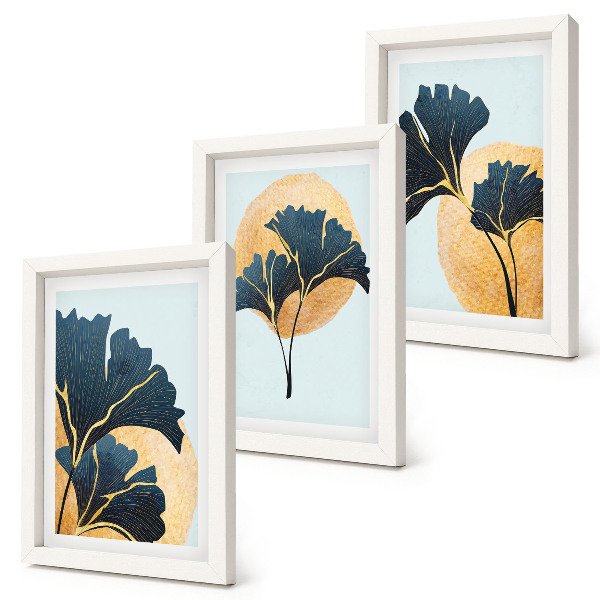 Composizione di 3 quadri Eleganti foglie di ginkgo su sfondo chiaro.