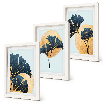 Composizione di 3 quadri Eleganti foglie di ginkgo su sfondo chiaro.