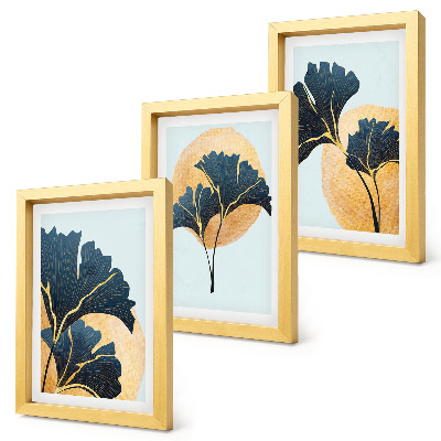 Composizione di 3 quadri Eleganti foglie di ginkgo su sfondo chiaro.