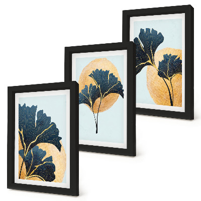 Composizione di 3 quadri Eleganti foglie di ginkgo su sfondo chiaro.