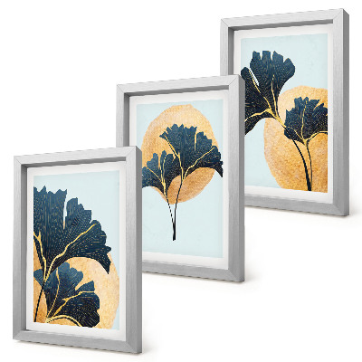 Composizione di 3 quadri Eleganti foglie di ginkgo su sfondo chiaro.