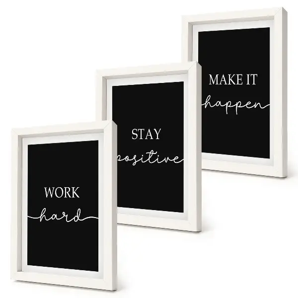 Set di 3 quadri con eleganti slogan motivazionali su sfondo nero