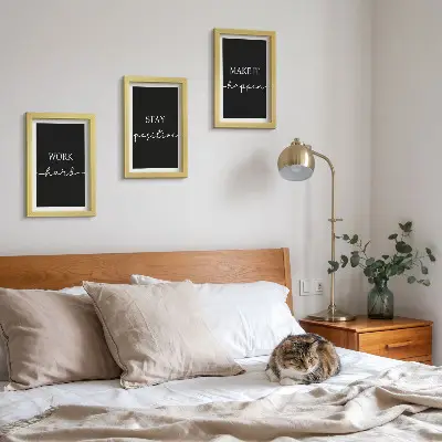 Set di 3 quadri con eleganti slogan motivazionali su sfondo nero
