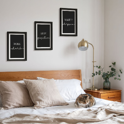 Composizione di 3 quadri Eleganti slogan motivazionali su sfondo nero