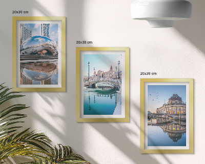 Composizione di 3 quadri L'architettura della città riflessa nell'acqua