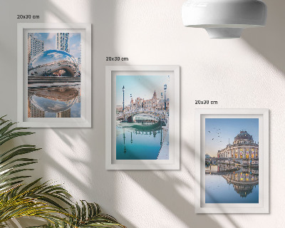 Composizione di 3 quadri L'architettura della città riflessa nell'acqua