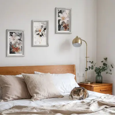 Composizione di 3 quadri con fiori su sfondo di marmo nei toni del bianco e nero