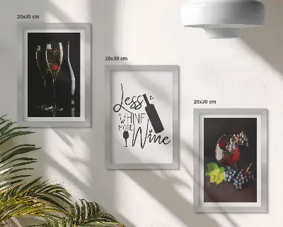 Trittico incorniciato con bicchieri di vino, uva e scritta a tema